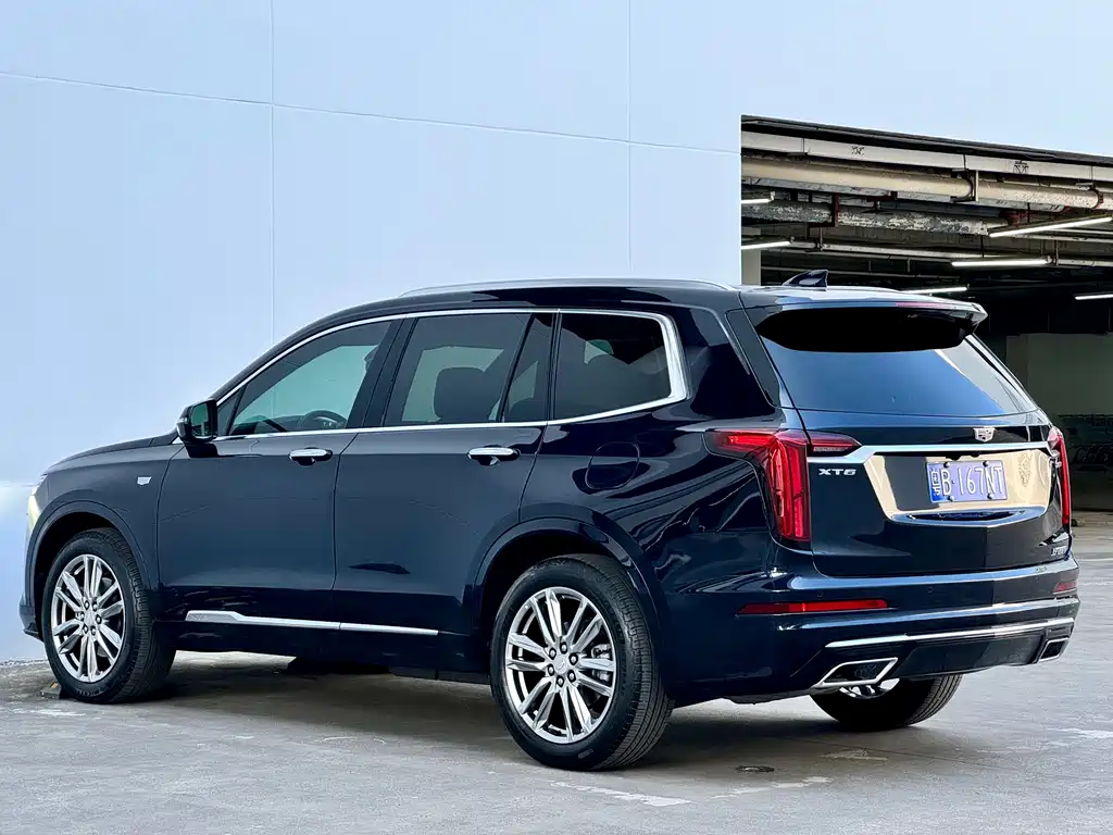 CADILLAC XT6