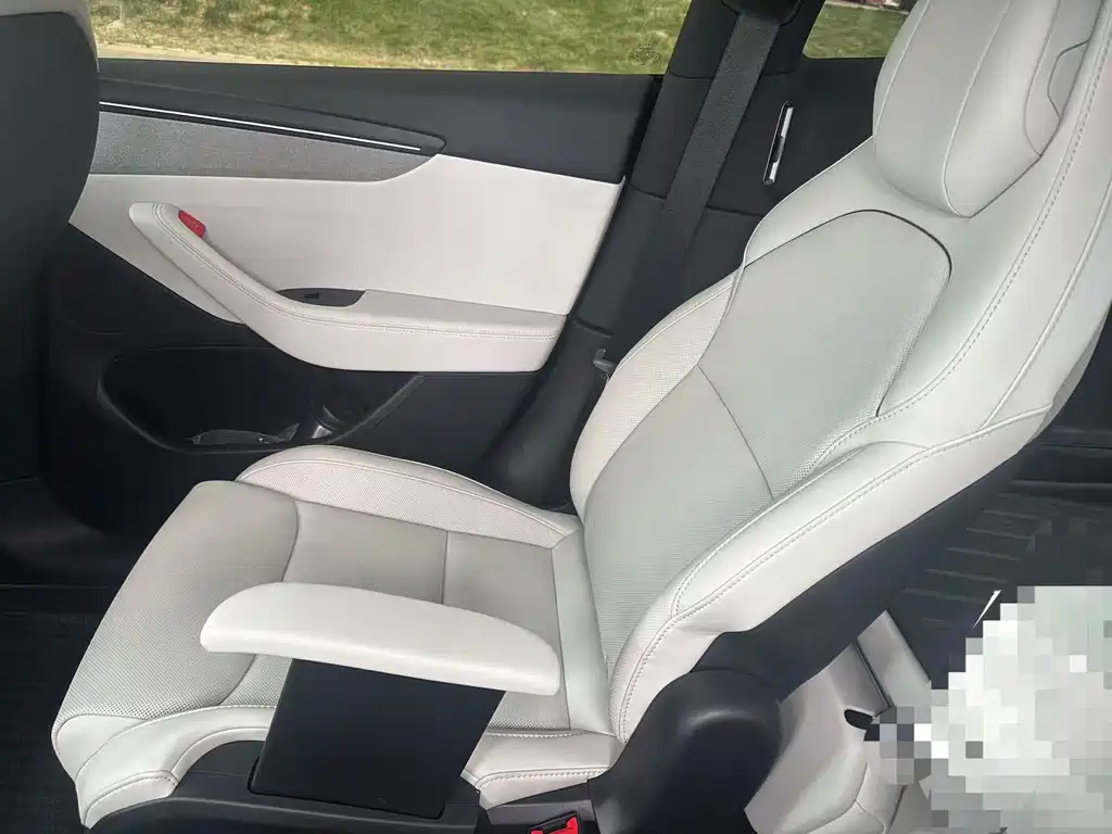 Tesla Model Y L — миниатюра 17
