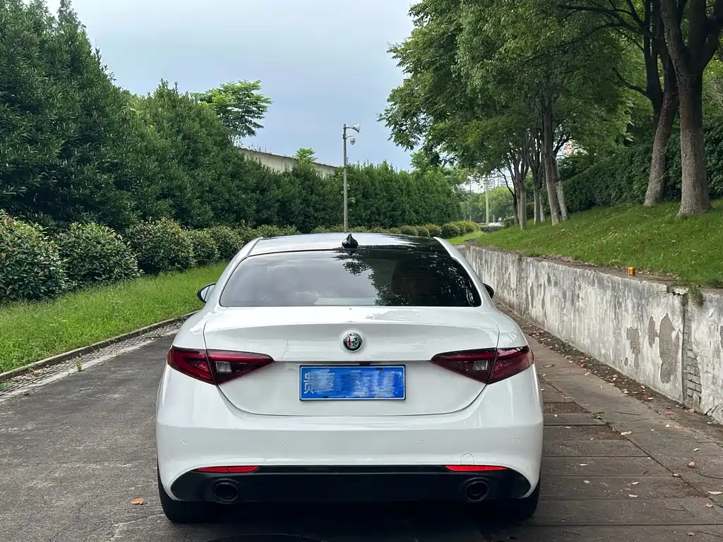 Alfa Romeo Giulia 2019 2.0T 280HP Black Package