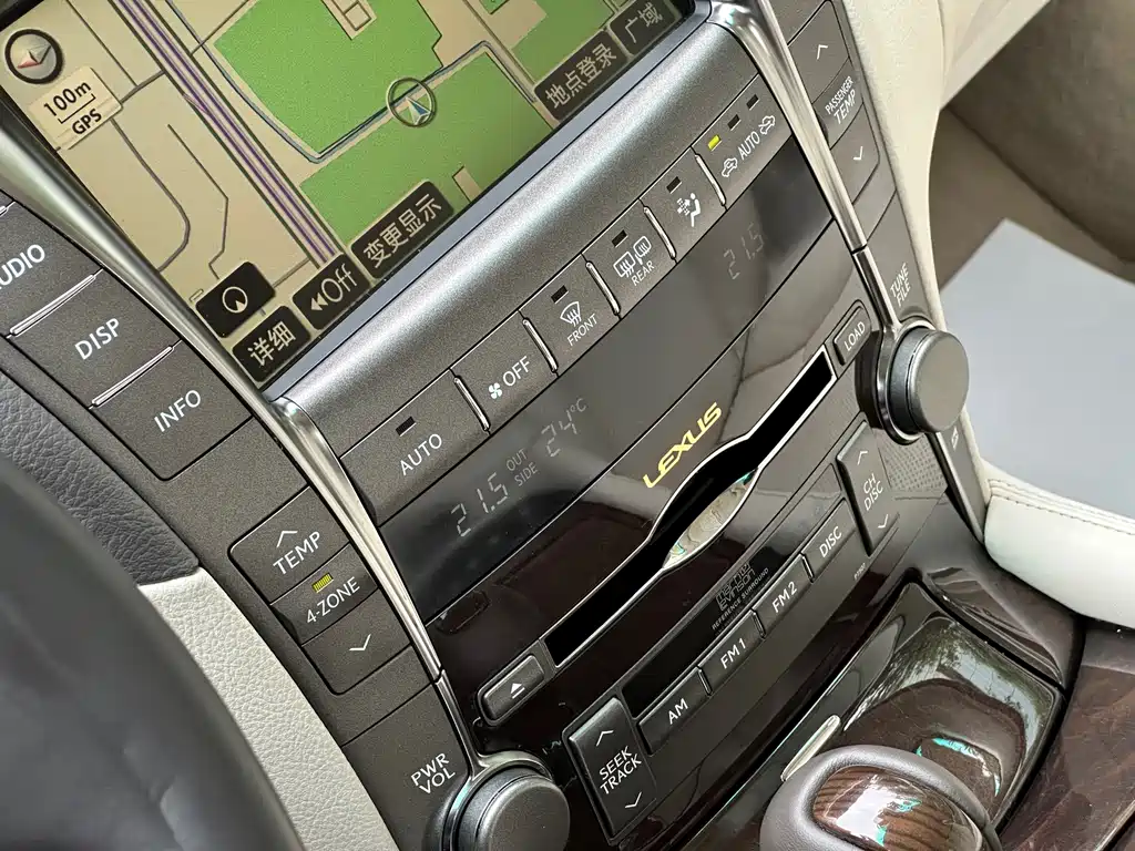 Lexus LS — миниатюра 6