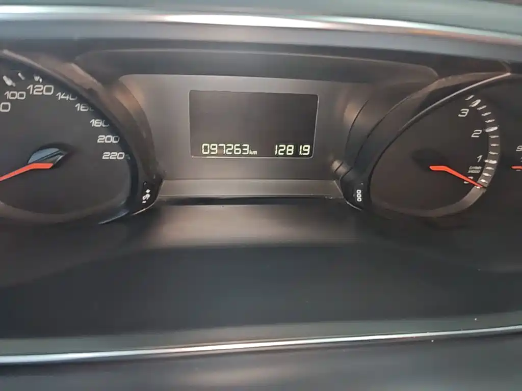 Peugeot 308 — миниатюра 12