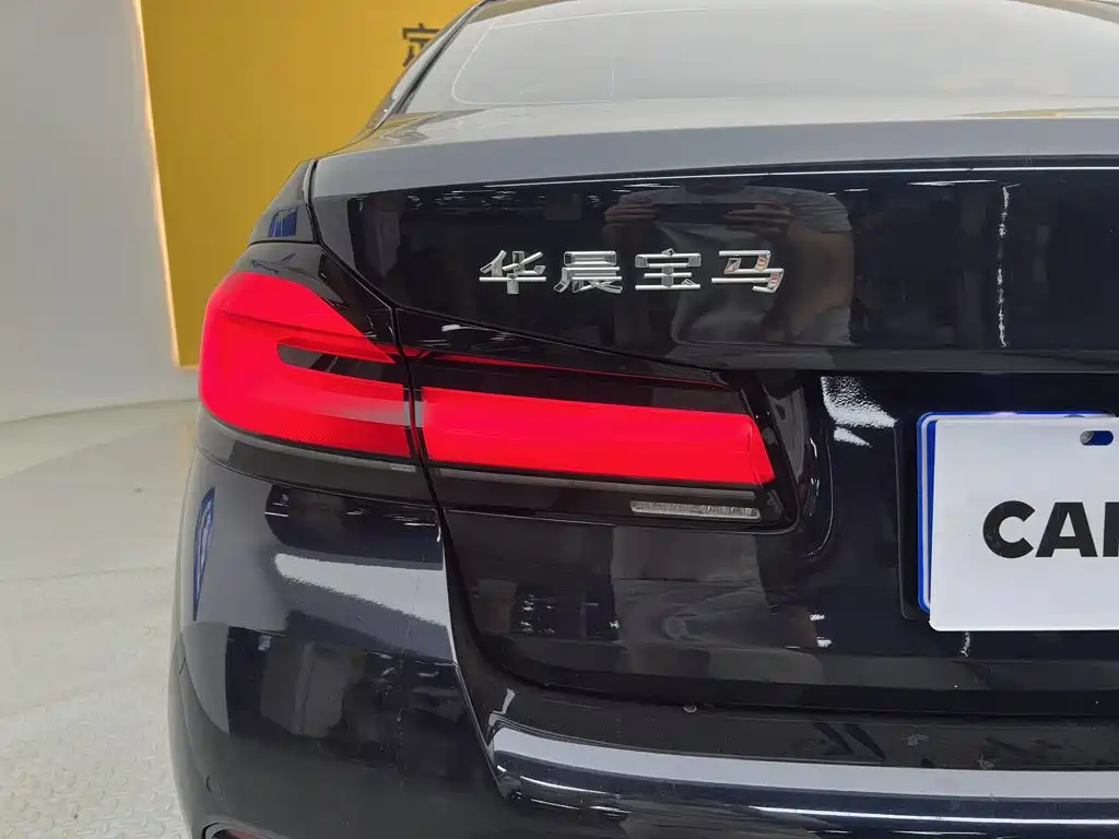 BMW 5 Series — миниатюра 9