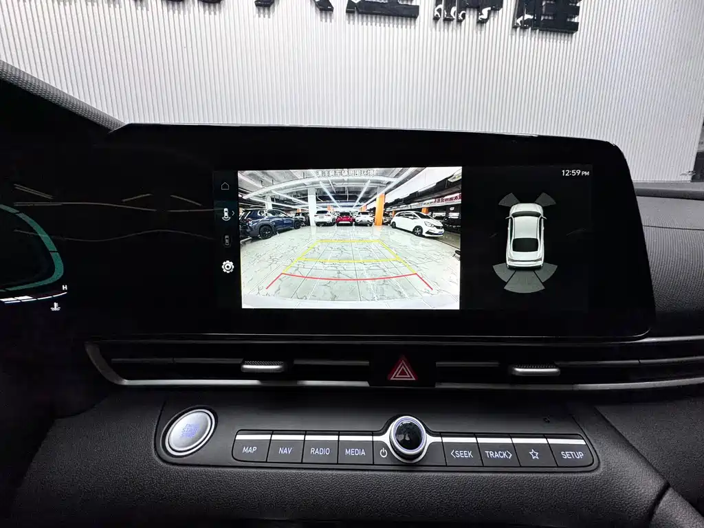 Hyundai Elantra — миниатюра 14