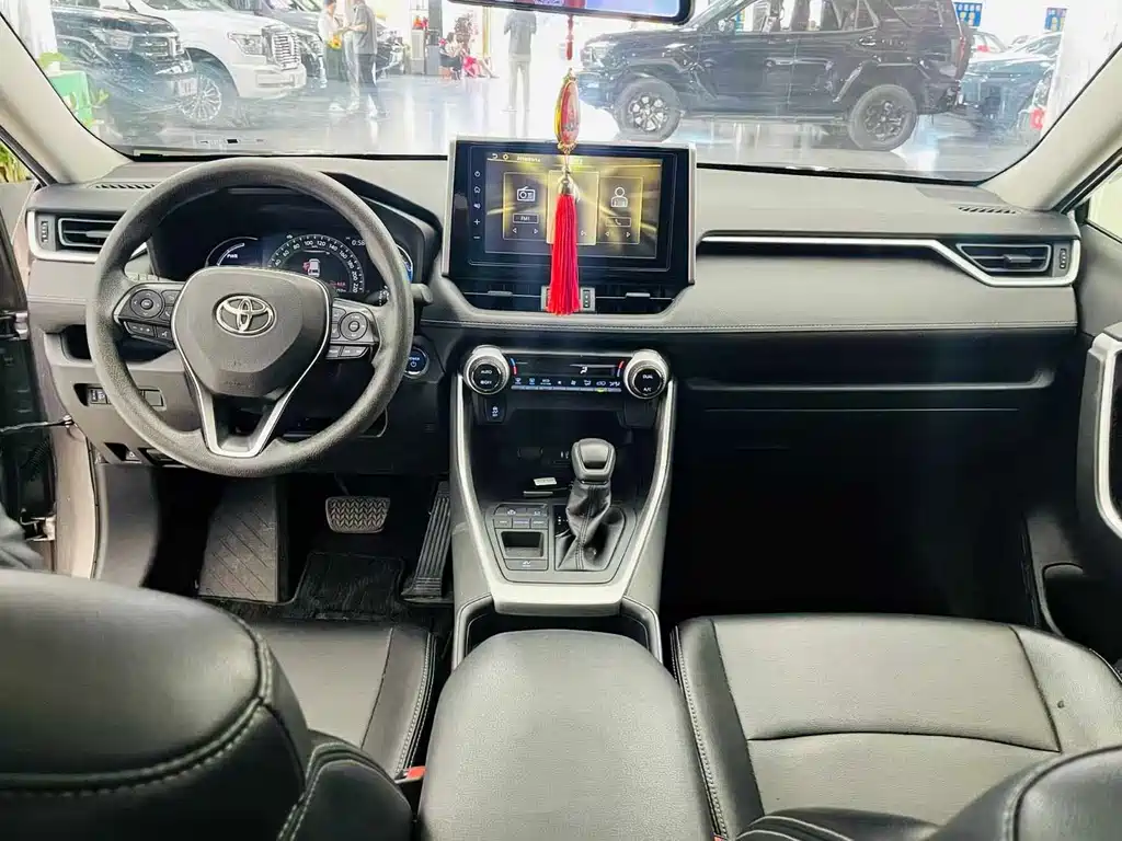 Toyota RAV4 — миниатюра 8