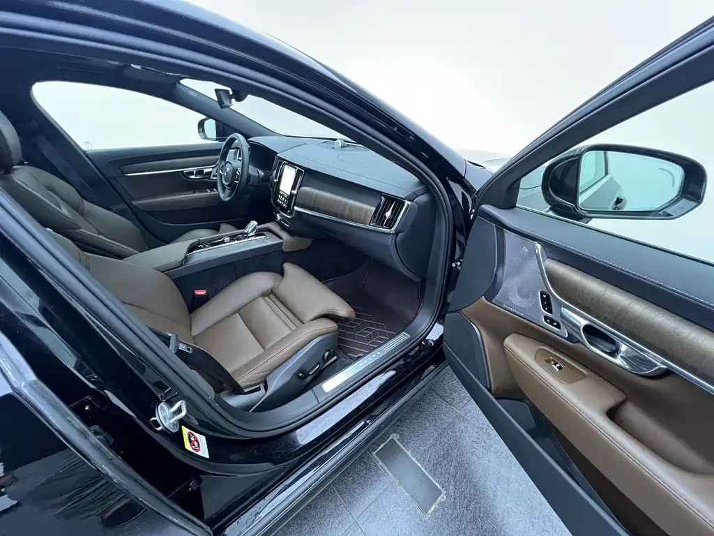 Volvo S90 2024 B5 Luxury