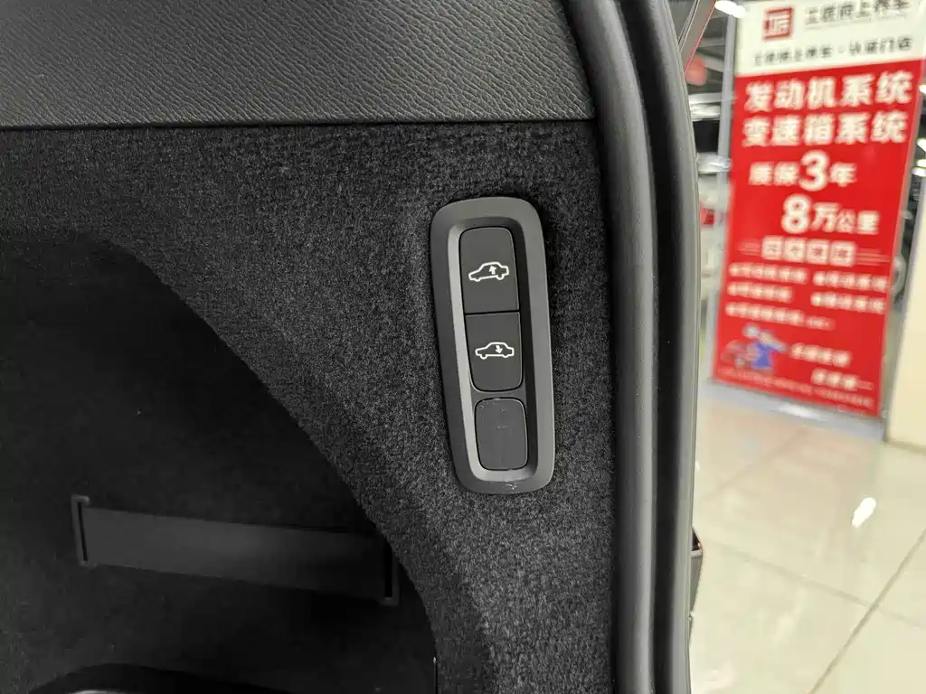 Volvo XC90 PHEV — миниатюра 18