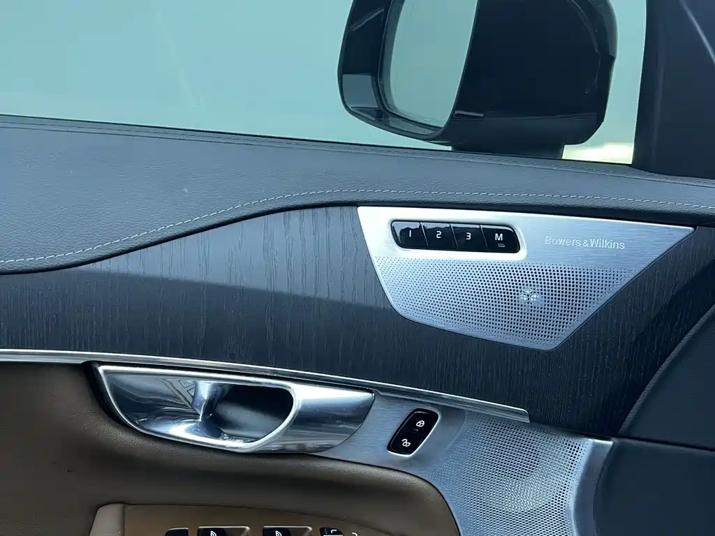 Volvo XC90 2022 E T8 Luxury 7 мест