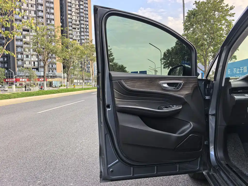 ROEWE IMAX8 NEW ENERGY