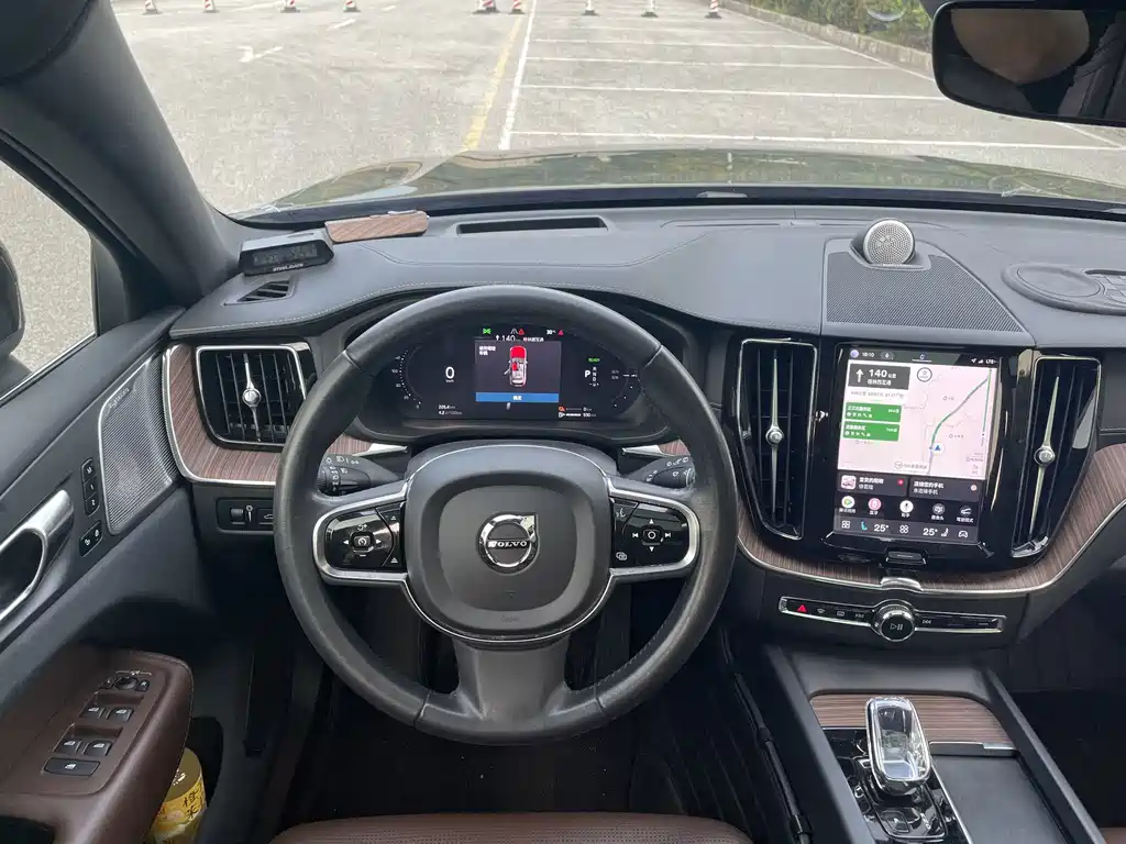 Volvo XC60 PHEV — миниатюра 16
