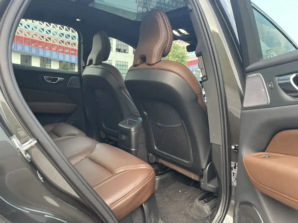 Volvo XC60 PHEV — миниатюра 20