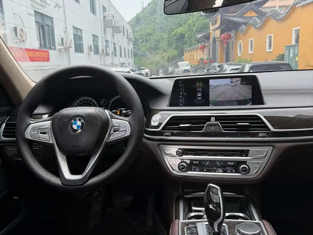 BMW 7 Series 7 2016 730Li Lead