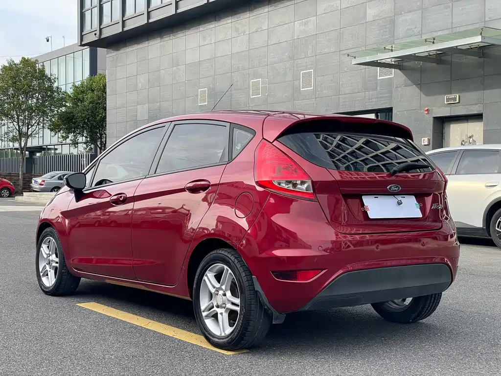 Ford Fiesta 2011 1.5L AT Fashion