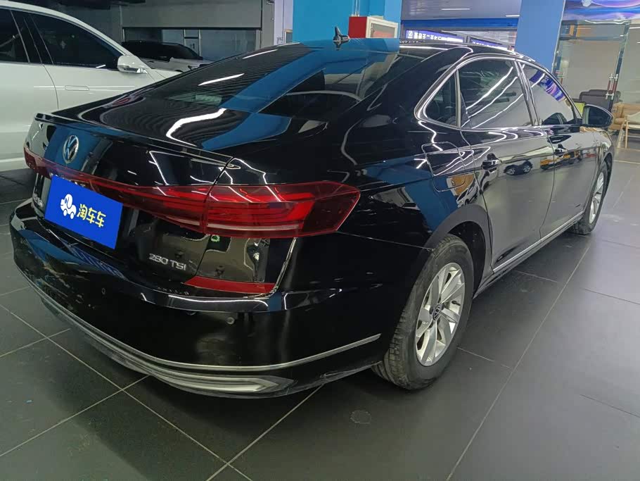 Volkswagen Passat 1.4 л 2025 г. Чёрный, пробег 11600 км