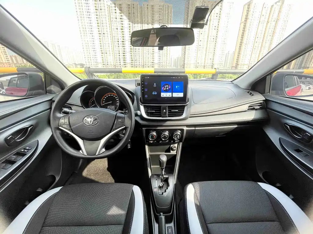 Toyota Yaris L - фото 14