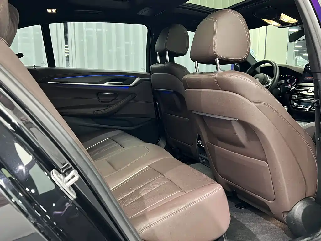 BMW 5 Series — миниатюра 8