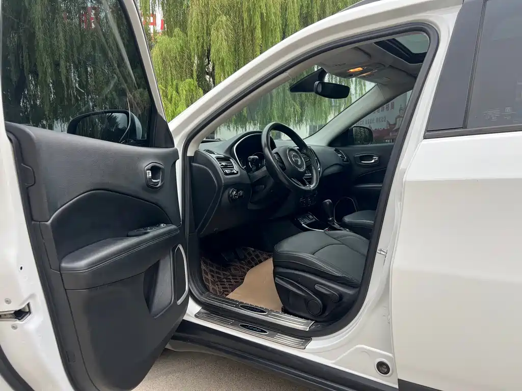 Jeep Compass — миниатюра 11