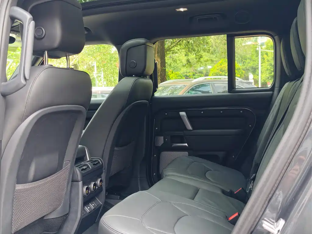 Land Rover Defender — миниатюра 10