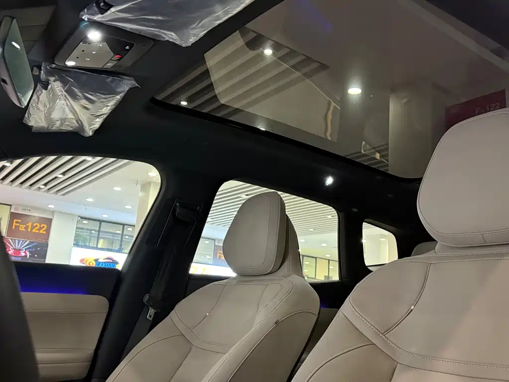 Volvo XC70 PHEV — миниатюра 12