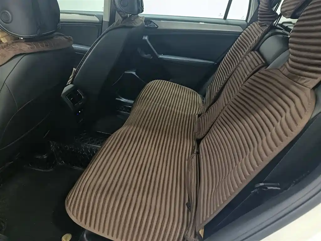 Volkswagen Tiguan L — миниатюра 14
