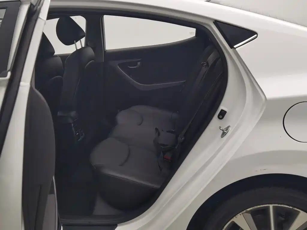 Hyundai Elantra Langdong — миниатюра 15