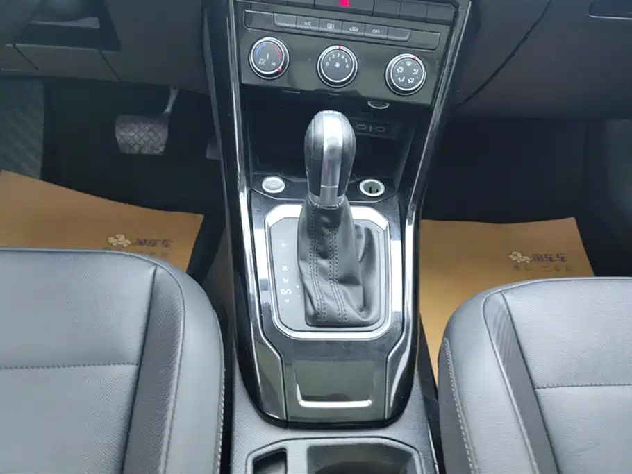 VOLKSWAGEN T ROC EXPLORING SONGS