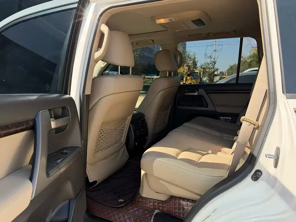 Toyota Land Cruiser — миниатюра 6