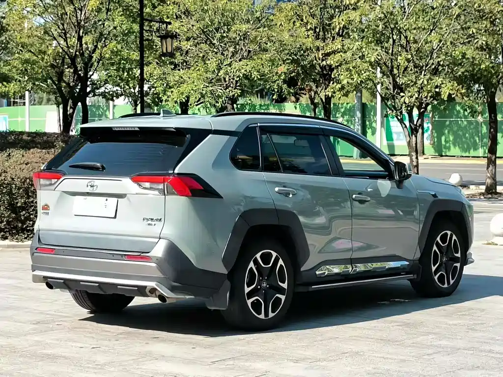 Toyota RAV4 — миниатюра 9