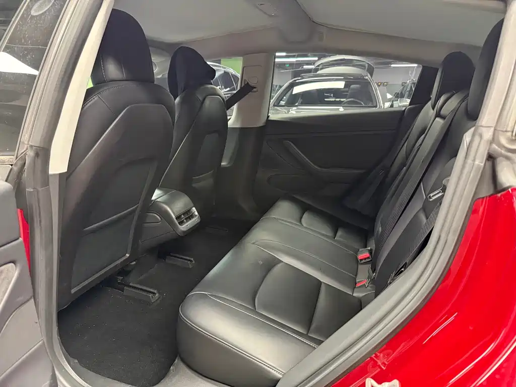 Tesla Model 3 — миниатюра 8
