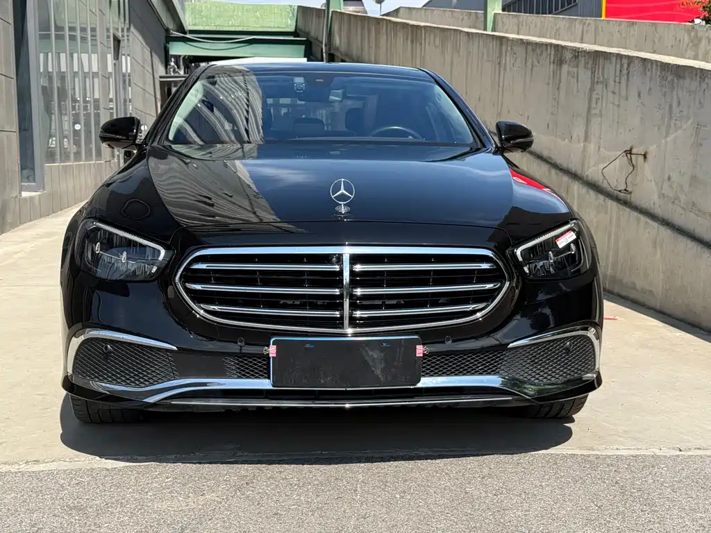 Mercedes-Benz E-Class — миниатюра 2