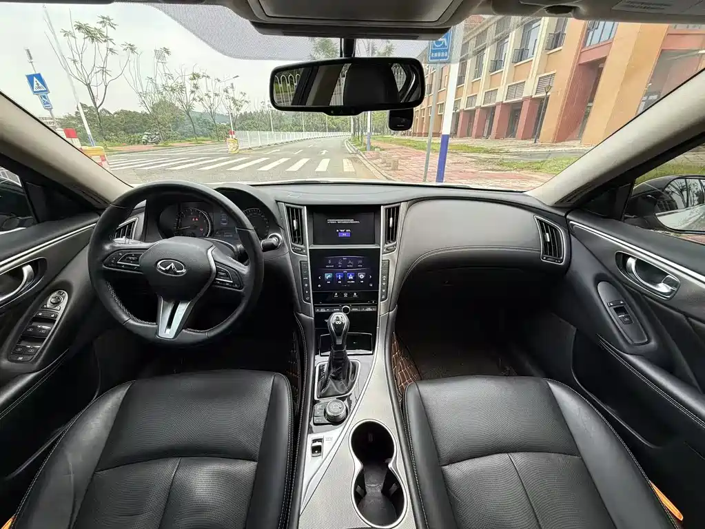 Infiniti Q50L 2018 2.0T VI