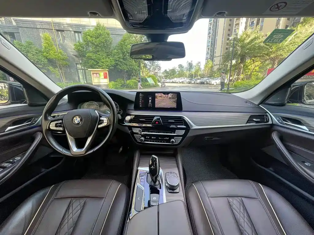 BMW 5 Series — миниатюра 4
