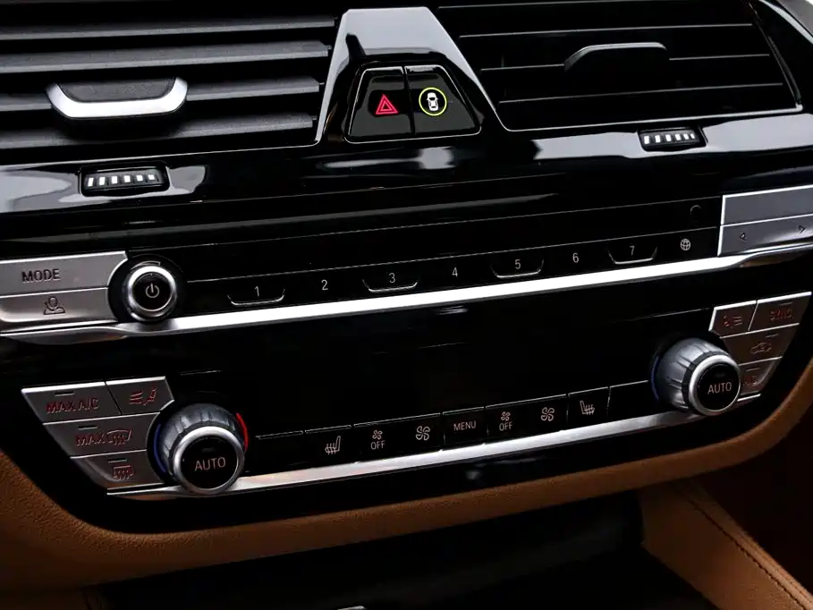 BMW 5 Series — миниатюра 9