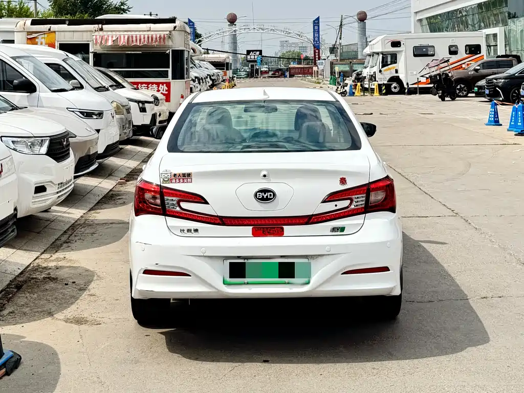 BYD Qin NEV 2016 EV300 Luxury