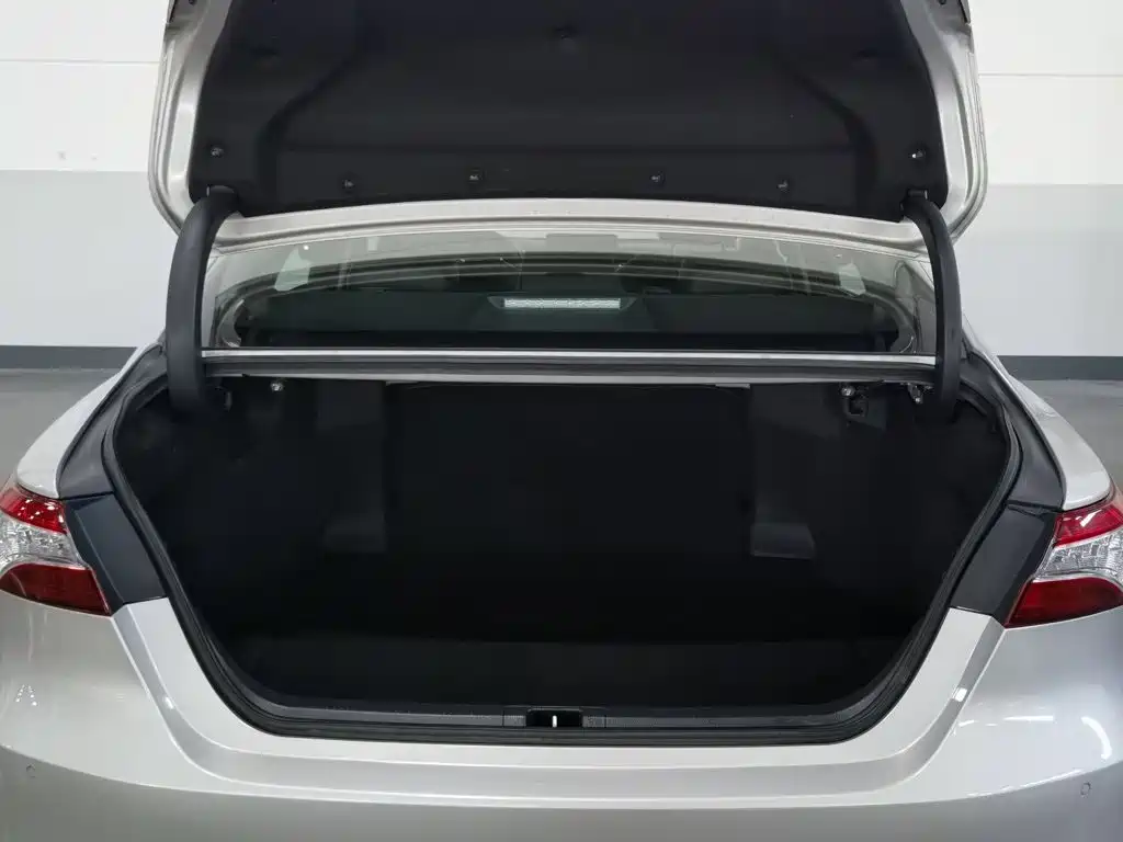 Toyota Camry — миниатюра 16