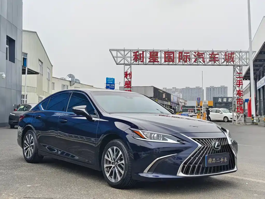 Lexus ES 2021 200