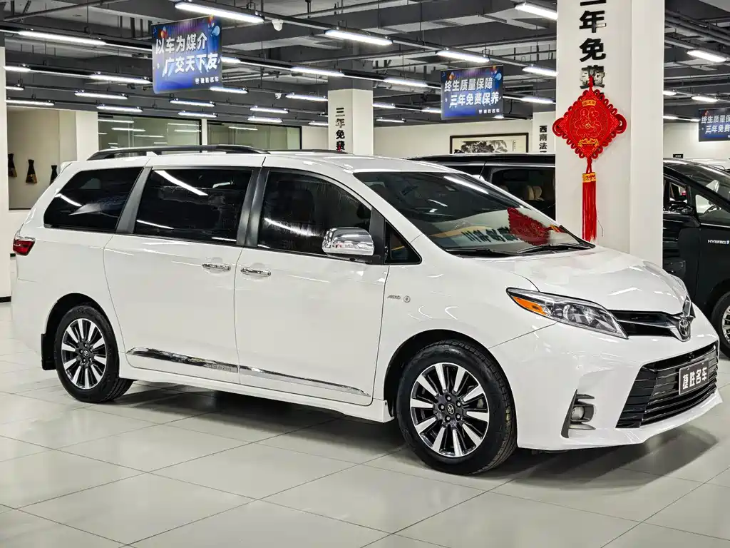 Toyota Sienna — миниатюра 3