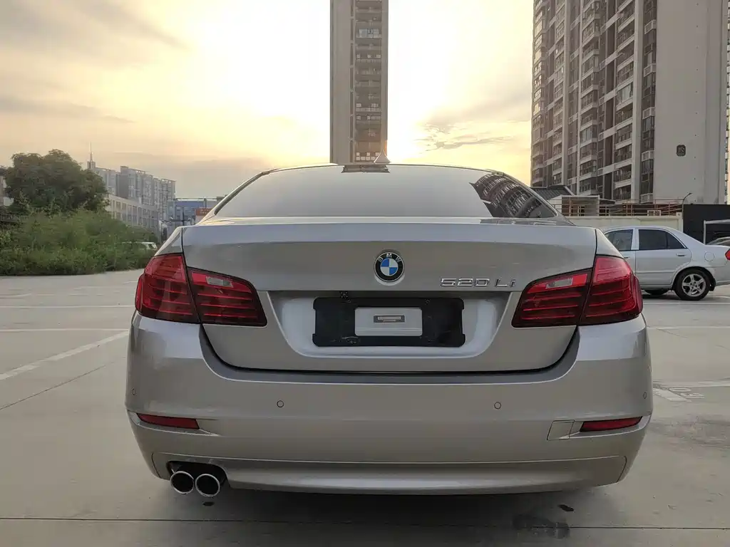 BMW 5 Series — миниатюра 11