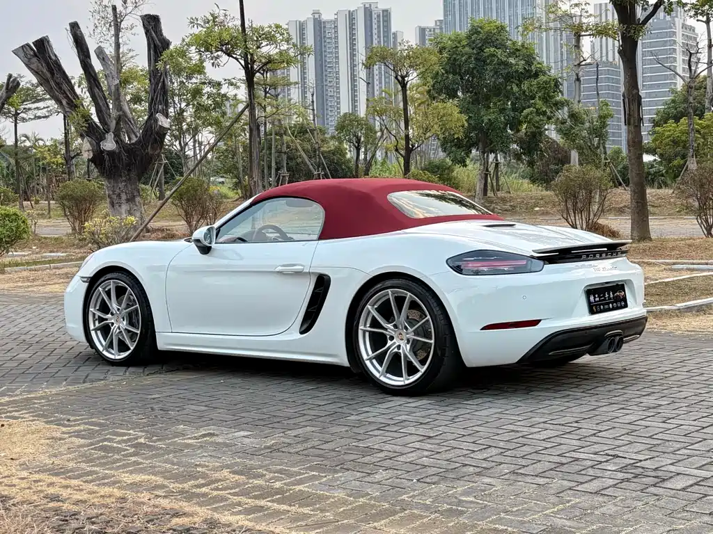 PORSCHE 718