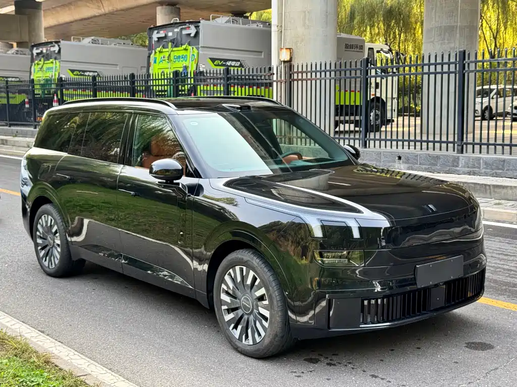 Lynk & Co 900 — миниатюра 3