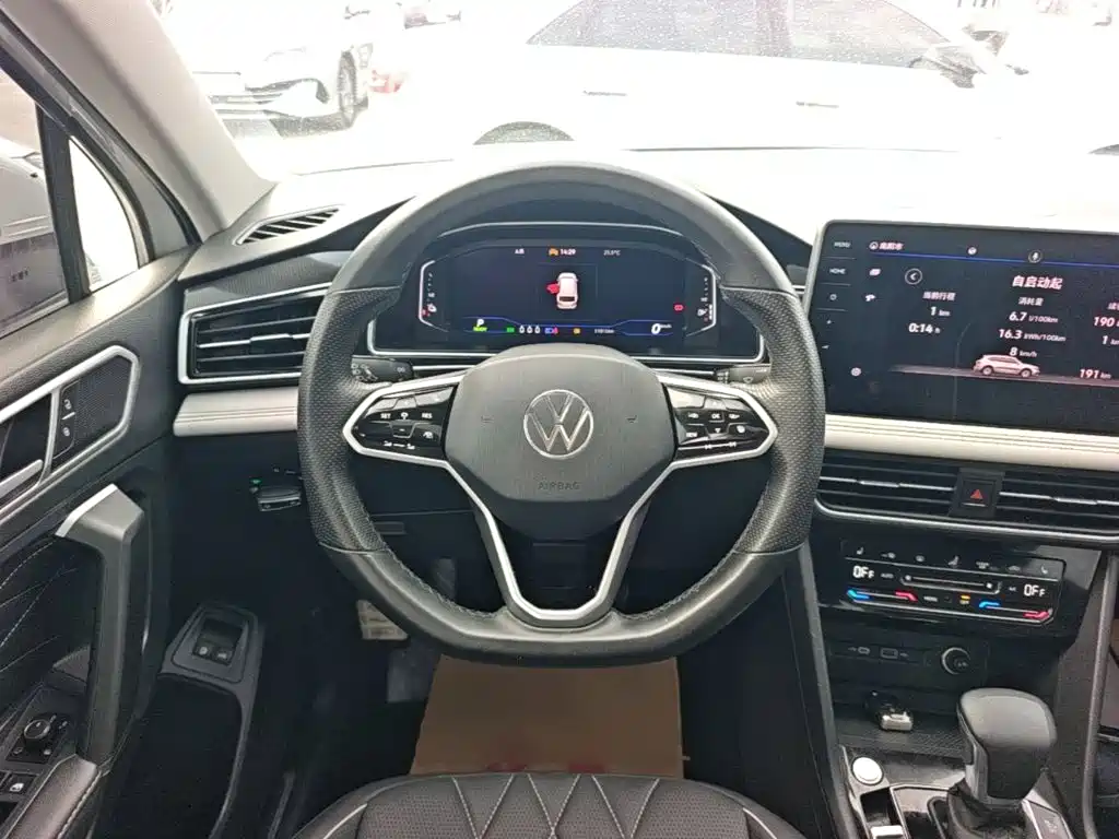 Volkswagen Tiguan L PHEV — миниатюра 11