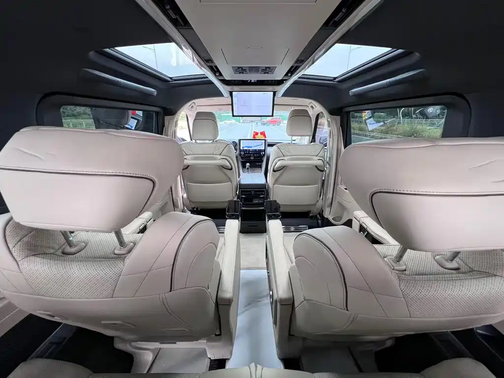 Toyota Alphard — миниатюра 15