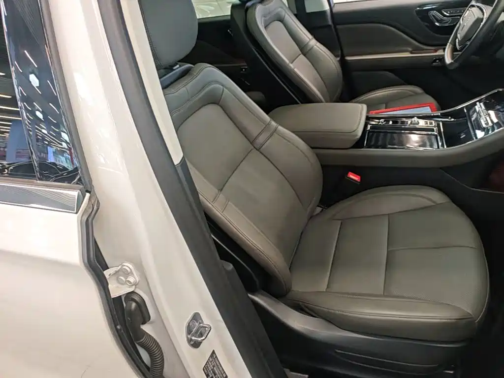Lincoln Aviator — миниатюра 25