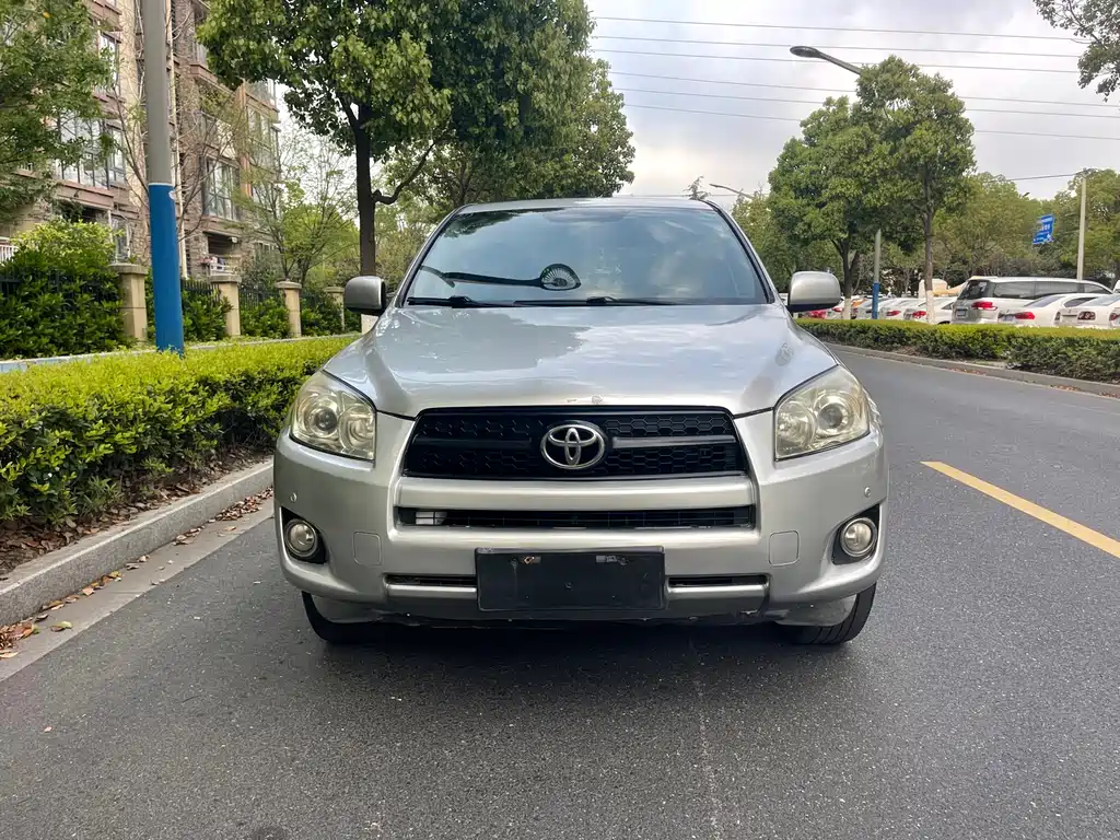 Toyota RAV4 2010 2.0L AT Luxury