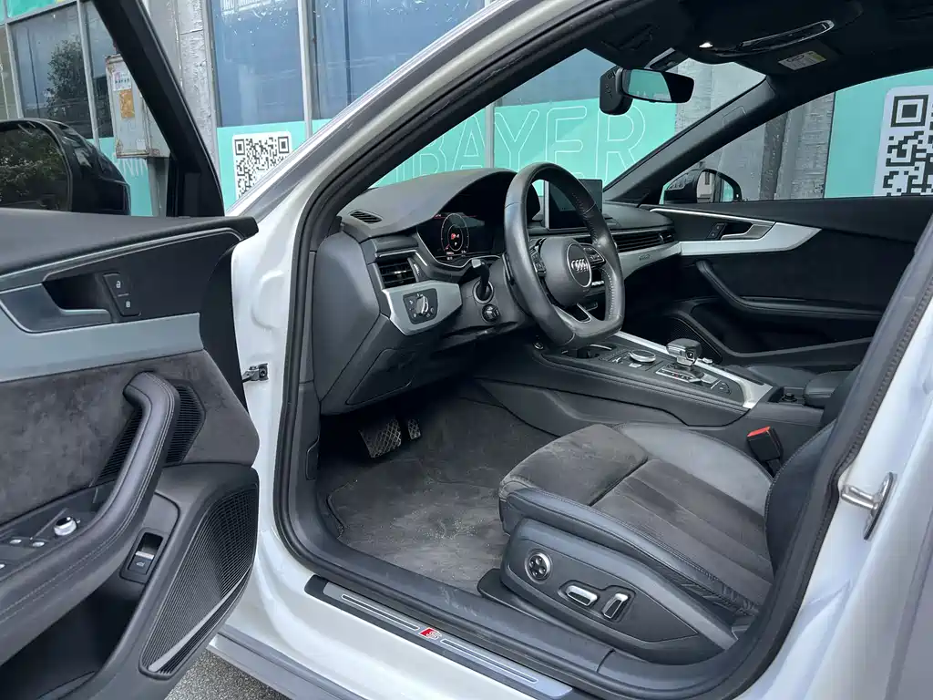 Audi A4L 2019 45 TFSI quattro Sport VI
