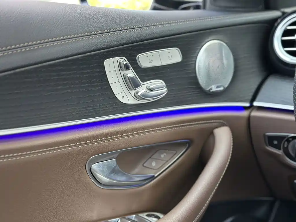 Mercedes-Benz E-Class — миниатюра 17