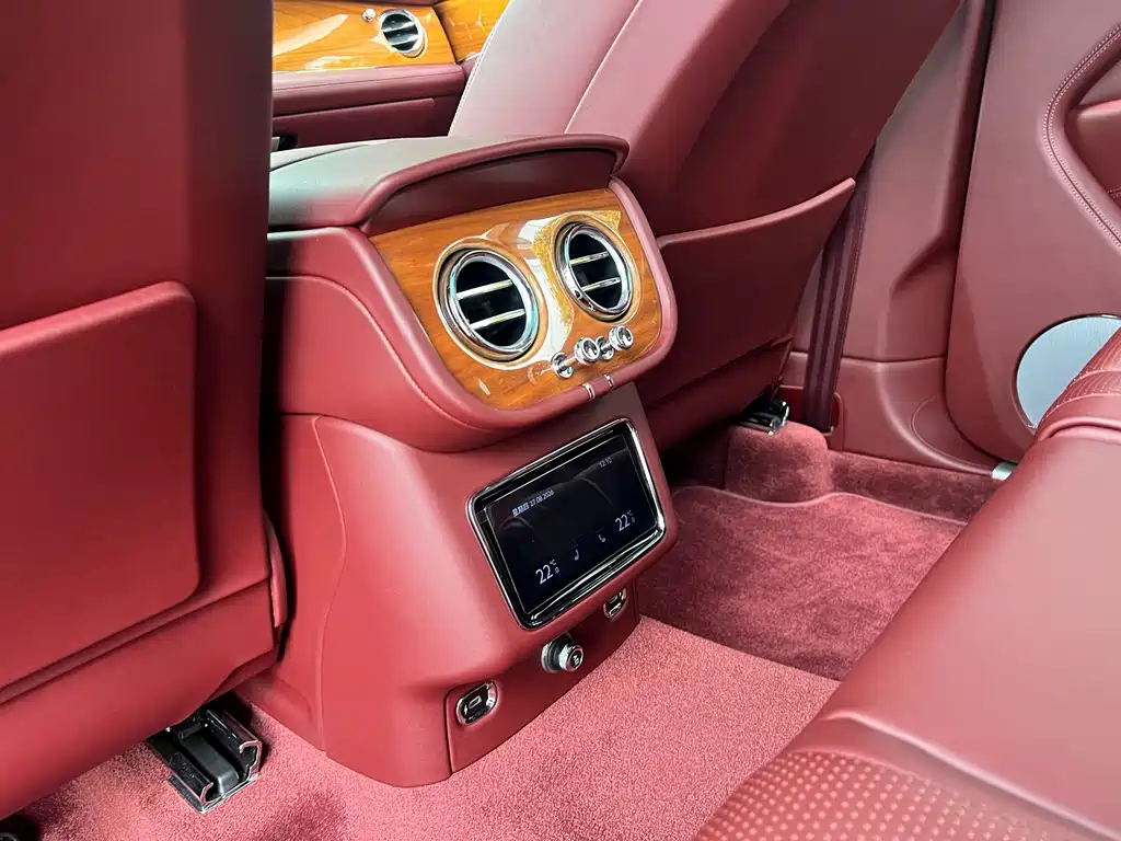 Bentley Bentayga — миниатюра 8