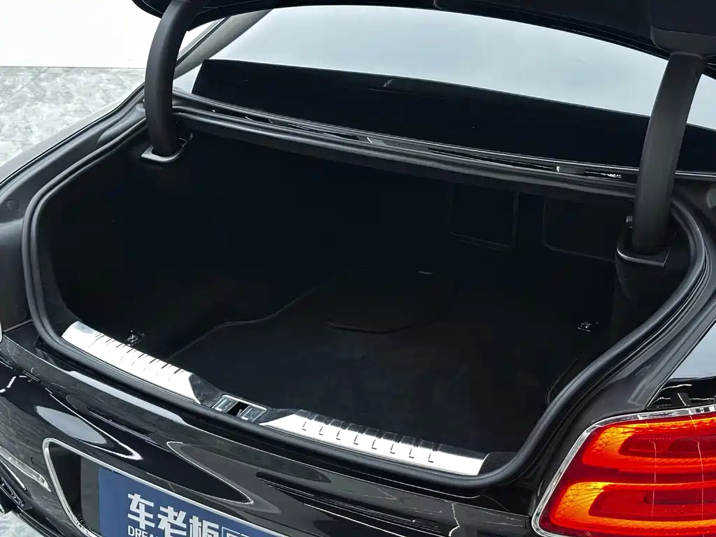 Bentley Flying Spur — миниатюра 31