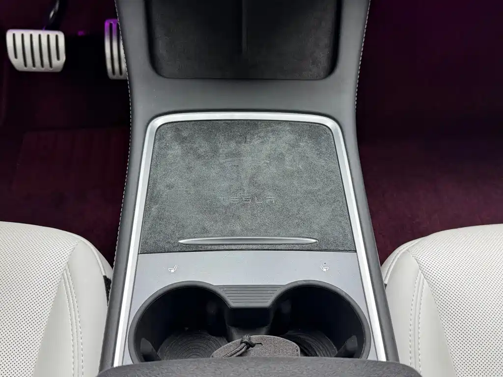 Tesla Model Y — миниатюра 14