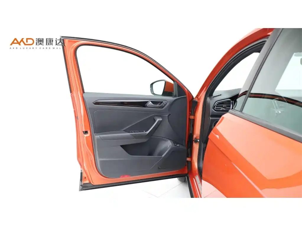 Volkswagen T-Roc — миниатюра 10