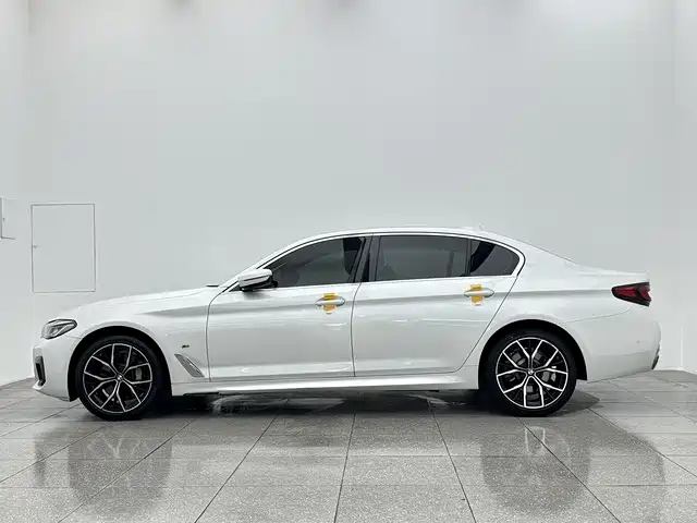 BMW 5 Series — миниатюра 8